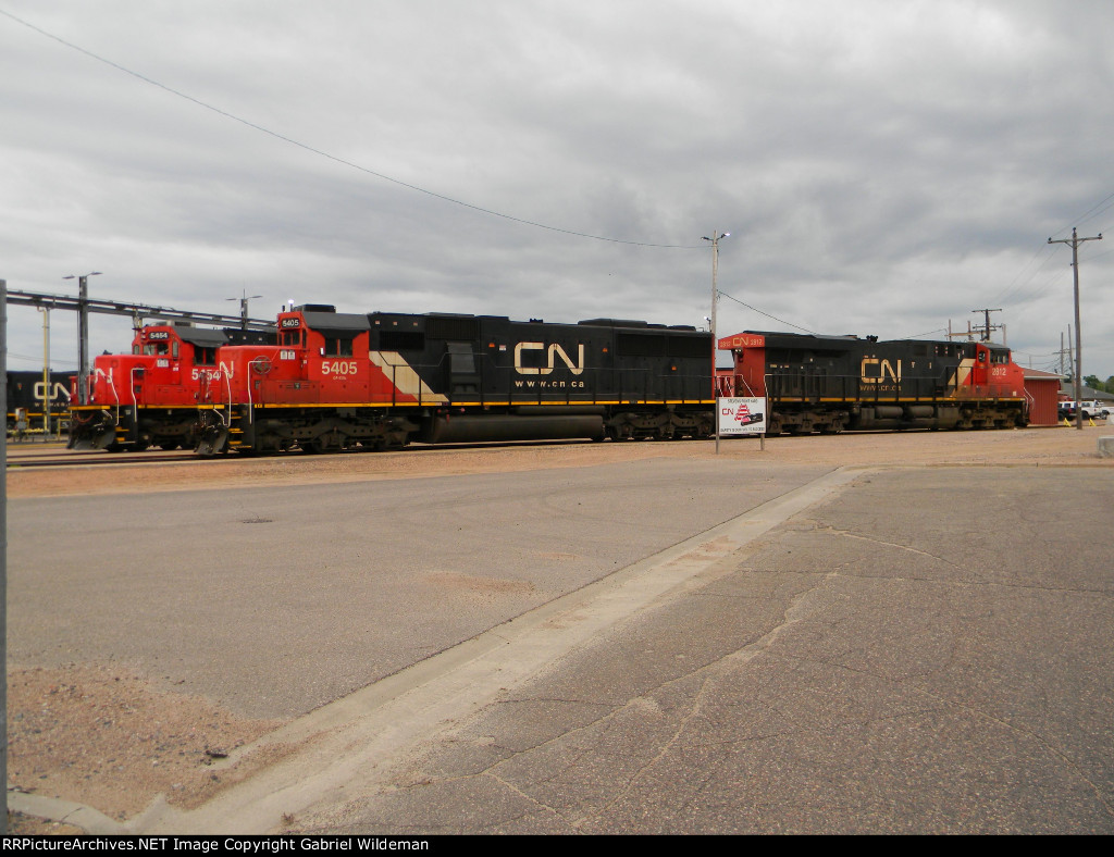 CN 5405 & CN 2812 